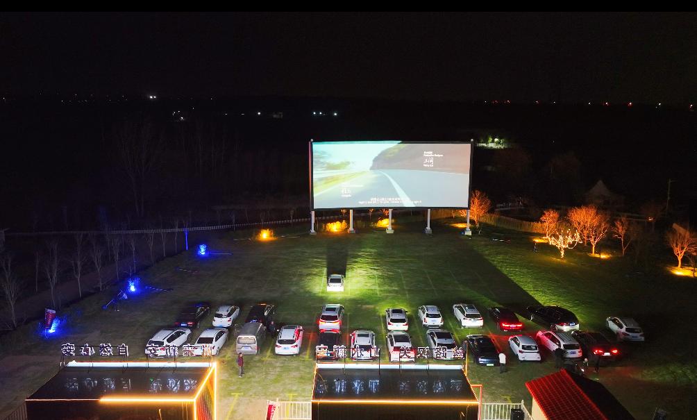 走进磁涧镇户外生态汽车影院露营基地,一幅生机盎然的田园画卷在眼前