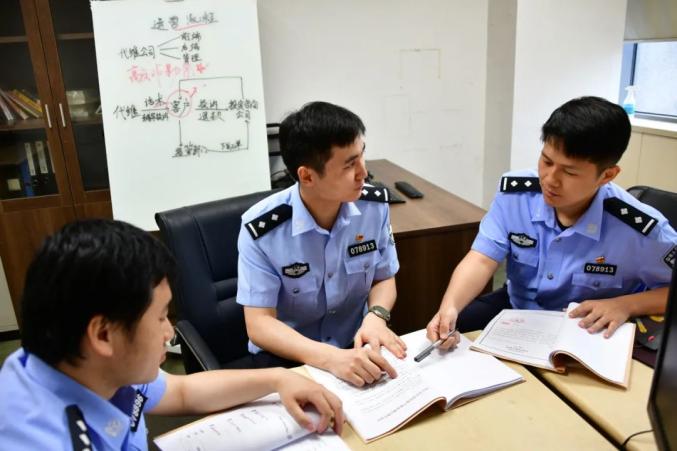 以法务咨询为幌 对金融机构虚假投诉要求退款——上海警方侦破一起敲诈勒索案