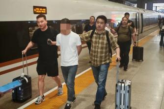 以法务咨询为幌 对金融机构虚假投诉要求退款——上海警方侦破一起敲诈勒索案