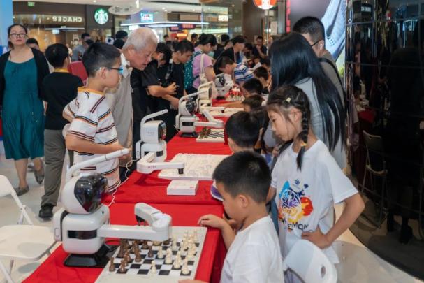 2025棋王来了盈浦街道双棋科普活动_2025年国际跳棋与五子棋全民健身示范活动 —巡回教学站走进_中国象棋国际象棋AI对弈体验