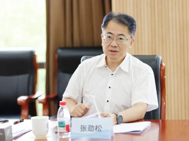 区委常委,政法委书记,区委依法治区办主任张劲松带队开展规范涉企行政