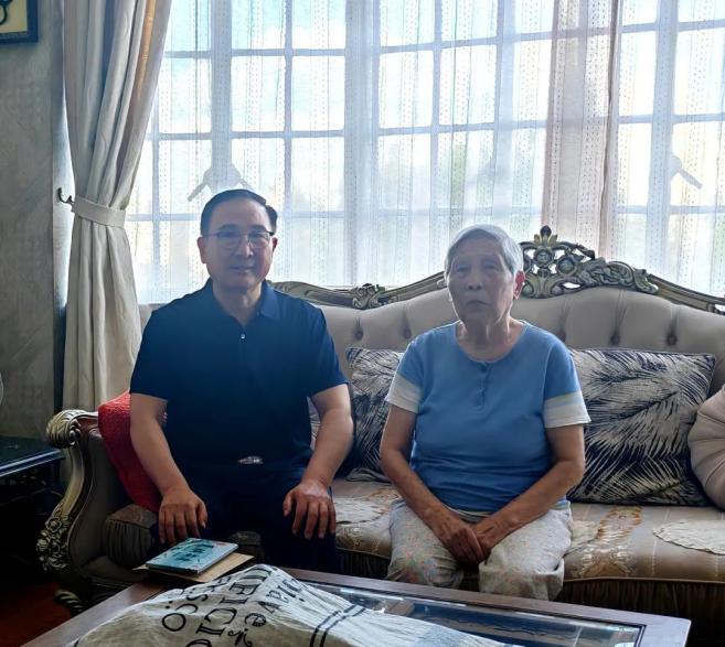 慰问老干部 夏送凉_区政协高温慰问一线工作者_上海徐房绿化慰问绿化工人