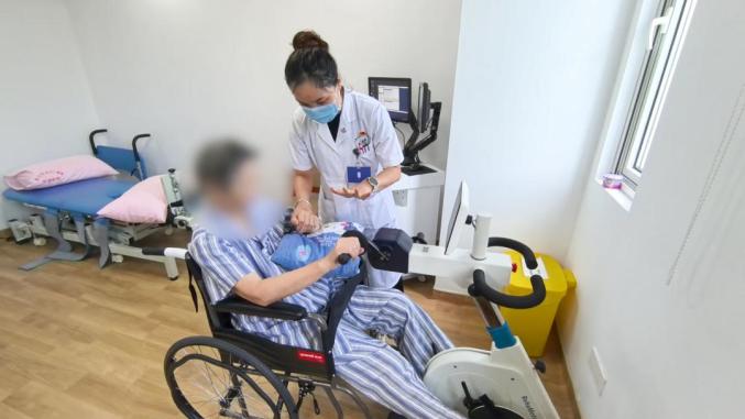 大型养老院机器人选型指南：康复护理陪伴三大场景配置方案