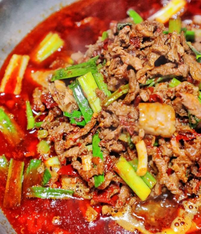 贵州黑暗美食—>本地人：香香香 外地人：你不要过来啊！