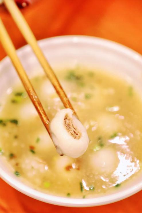 贵州黑暗美食—>本地人：香香香 外地人：你不要过来啊！