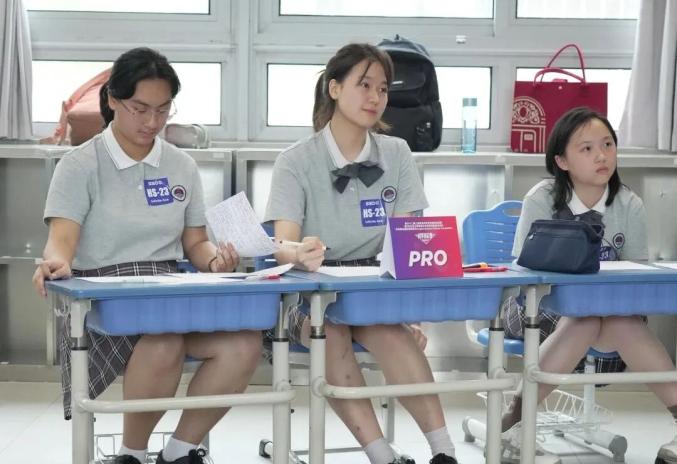 比赛中,来自全市14个区41所学校的48支初高中队伍,围绕"实现碳中和应