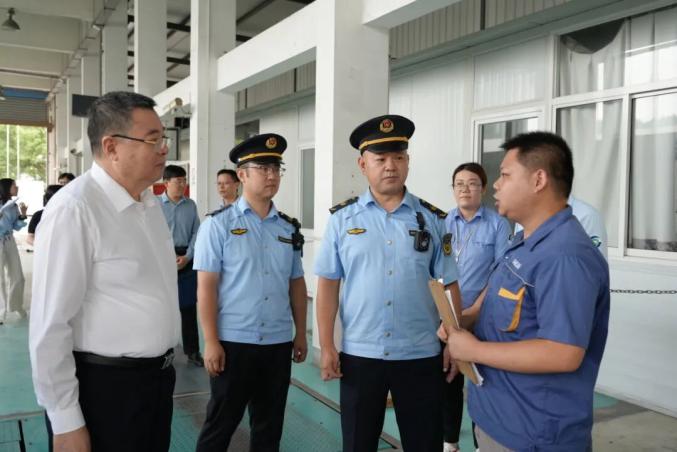 市政府党组成员舒庆赴普陀区调研规范涉企行政执法专项行动及涉企行政检查推进情况