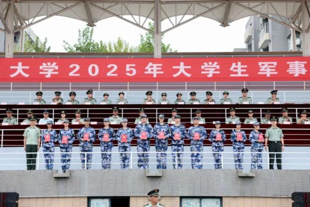 英姿飒爽！西工大2025年军训汇报现场高燃！