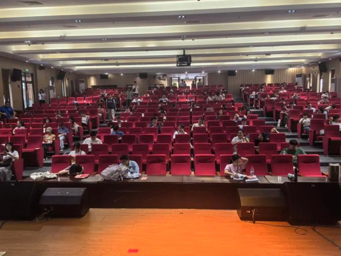 广东省2025年国家统一法律职业资格考试客观题考试_佛山司法考试考场_广东法考客观题考试报名人数近8万人