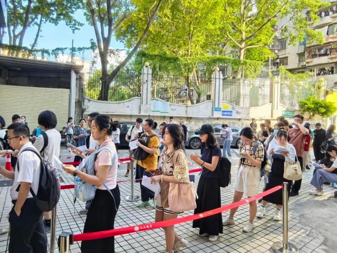 广东法考客观题考试报名人数近8万人_佛山司法考试考场_广东省2025年国家统一法律职业资格考试客观题考试