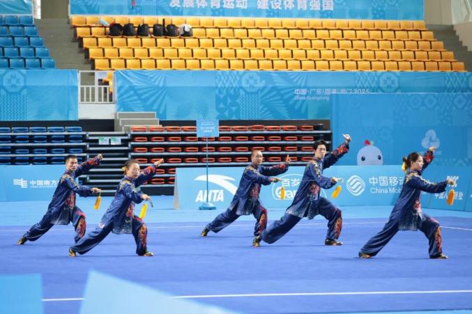 三十二式太极剑冠军_十五运会太极拳项目决赛_十五运群众比赛围棋项目收官 全民团体组冠军诞生