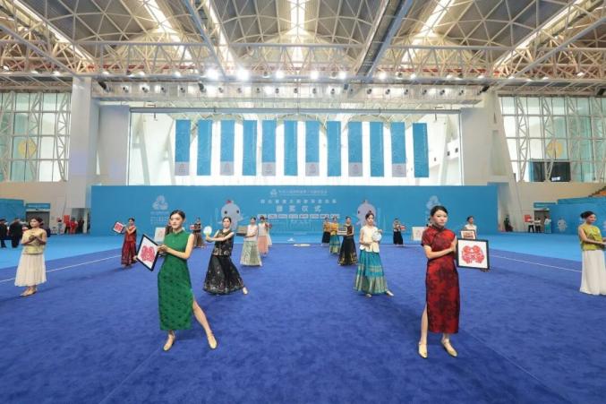 三十二式太极剑冠军_十五运会太极拳项目决赛_十五运群众比赛围棋项目收官 全民团体组冠军诞生