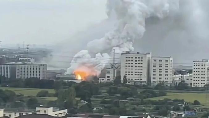 无锡江阴一化工企业突发火灾