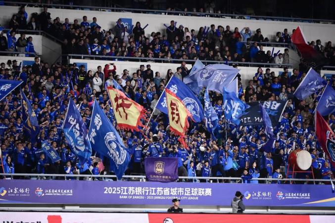 苏超梗_伪球迷变真球迷_当一个江苏足球记者重新走进南京奥体