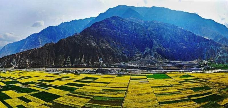 甘肃,凭借着杠铃般的身材,它有一百种精分说法,包括但不限于河西河东