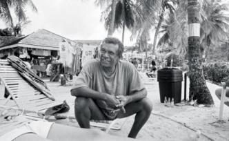 寻找德里克·沃尔科特，加勒比海的荷马