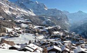 不用荷包出血，也能去瑞士滑雪