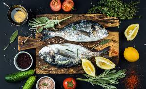 吃鱼不敢吃鱼肚黑膜，其实“黑”不代表脏