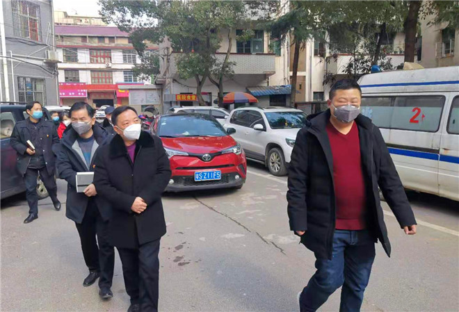 金兰镇中心卫生院长邹伟奇身先士卒战斗在疫情第一线