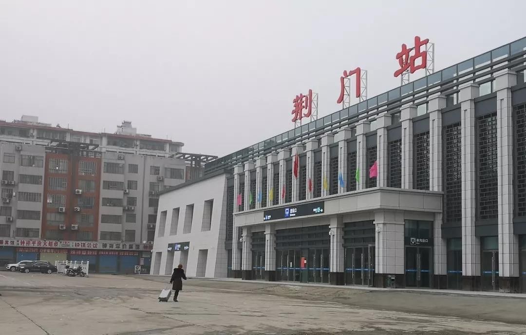 我的老家是湖北省荆门市的一个小村子里,进入寒假后我就带着我家狗狗