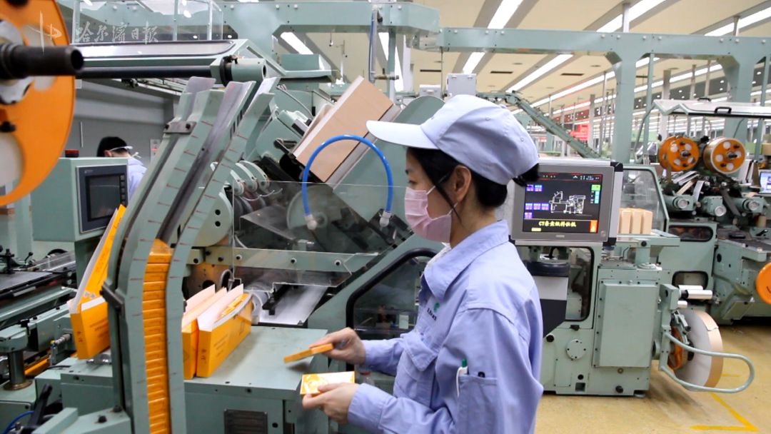 热成像监测体温 "两点一线"通勤接送|哈烟厂复工5天产能恢复七成多