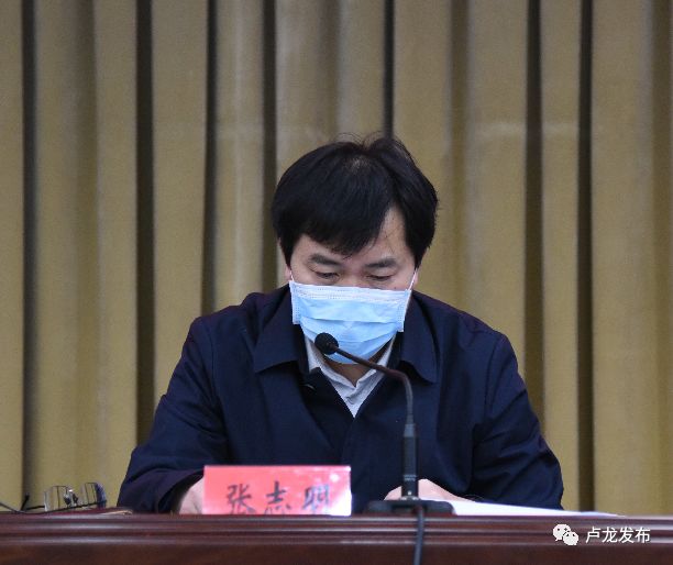 县领导鞠世闻,鲍成超,李学兴,陈立庭参加会议.