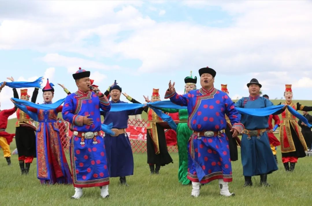 《人民日报》点赞内蒙古出台乌兰牧骑条例,为"红色文艺轻骑兵"队伍建
