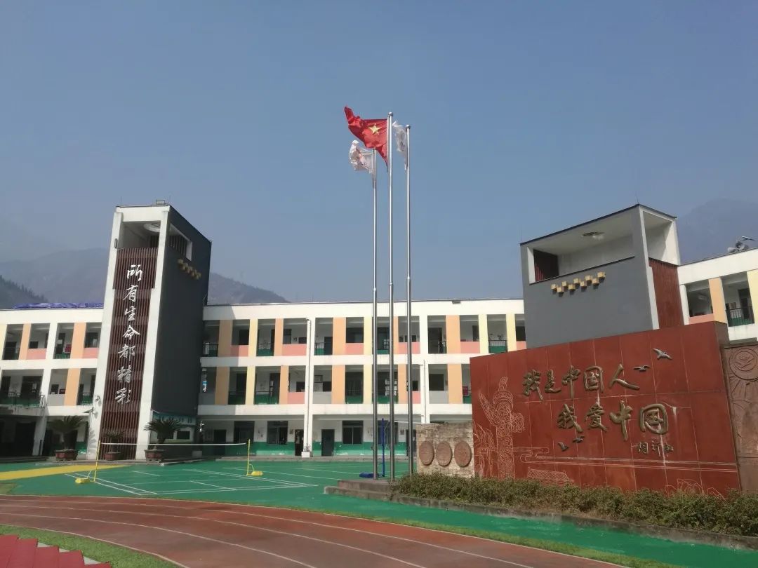 这笔捐款来自汶川映秀小学我们含泪接收