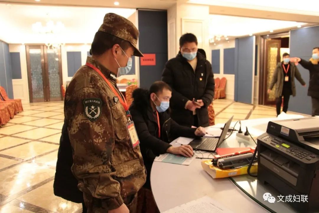 随着隔离人员一批一批平平安安,满怀着对新生活的憧憬离开,钟雪华和