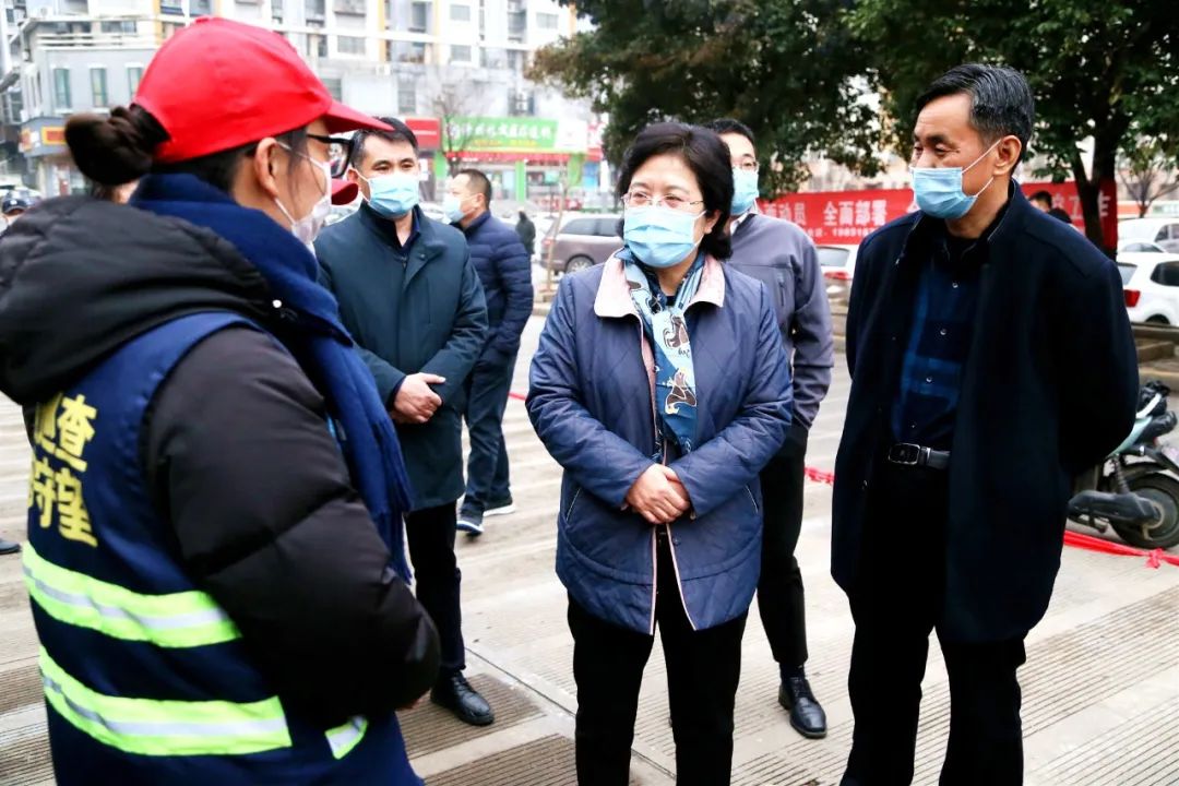 圖文:宋治國原標題:《走進散片小區,區委書記龔維芳要求這樣做~~~》