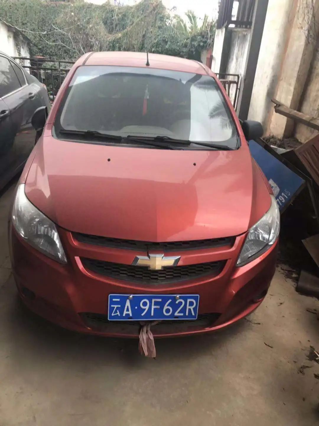 雪佛兰牌小型轿车:车辆型号sgm7127mta;;车身颜色:红;出厂日期:2012年
