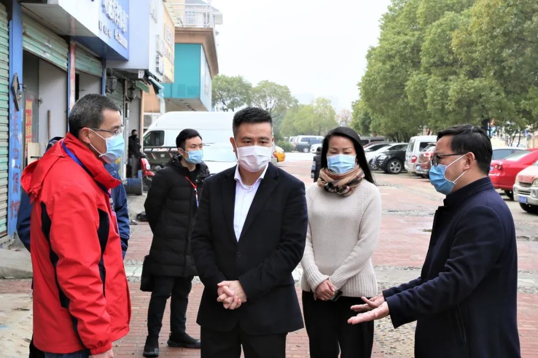 3月1日上午,区委副书记,区长吴江辉,副区长郭小玲一行来到青云谱镇泽