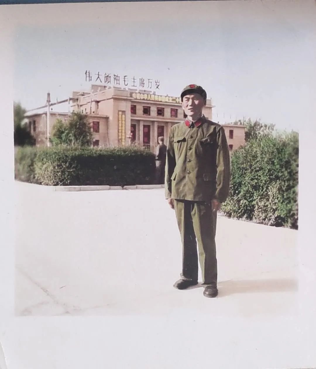 1964年10月,随着罗布泊上空一声巨响,中国第一颗原子弹试验成功,刘苏