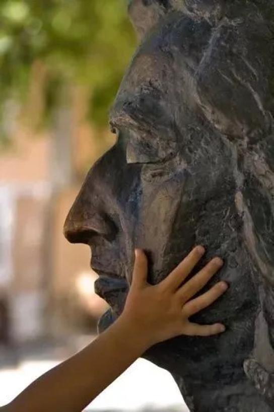 赤子孤独了 会创造一个世界 肖邦诞辰210周年