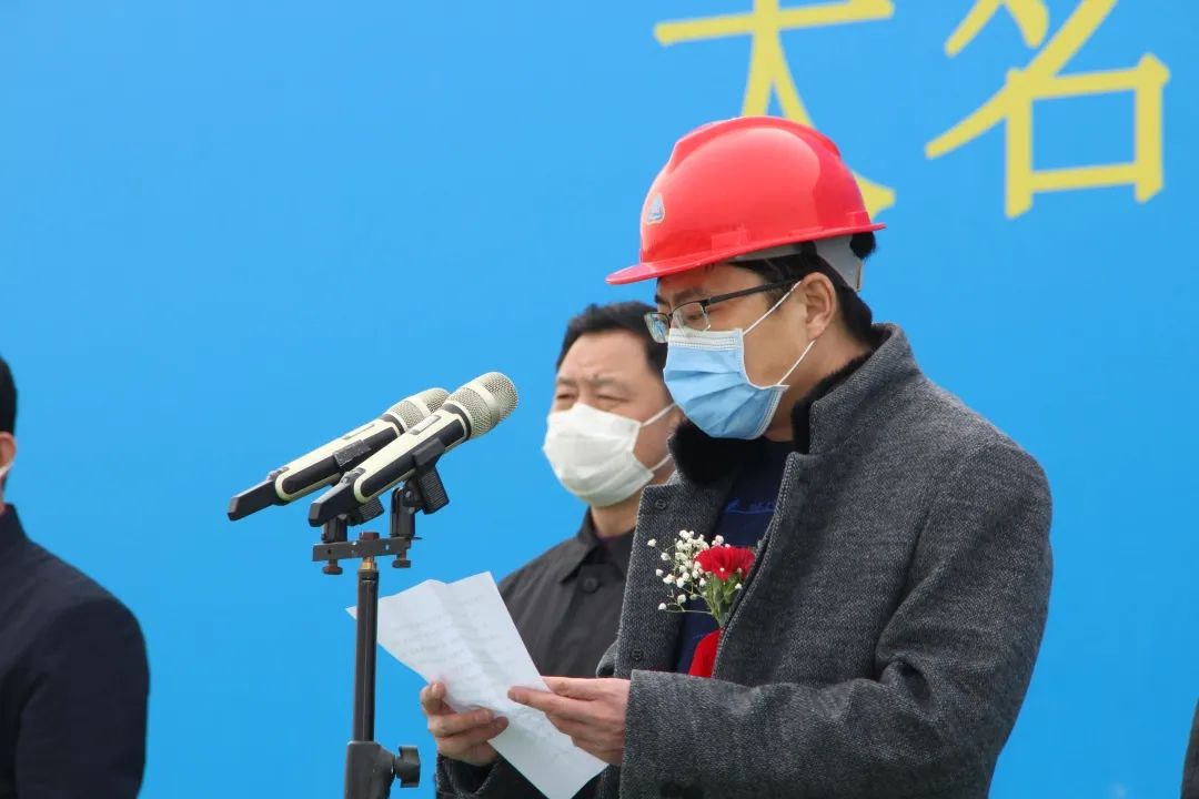 开工仪式上,君乐宝集团副总裁陈君,施工单位负责人分别表态发言.