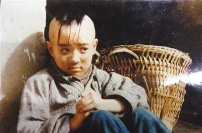 24.三毛太遭孽了,我能把手头这个锅盔给他吃就好了.23.