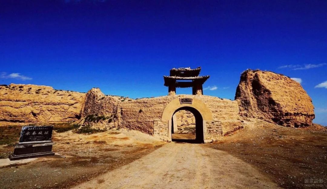 永泰城址位于白银市景泰县寺滩乡永泰村,因城平面略似乌龟,故又名龟城