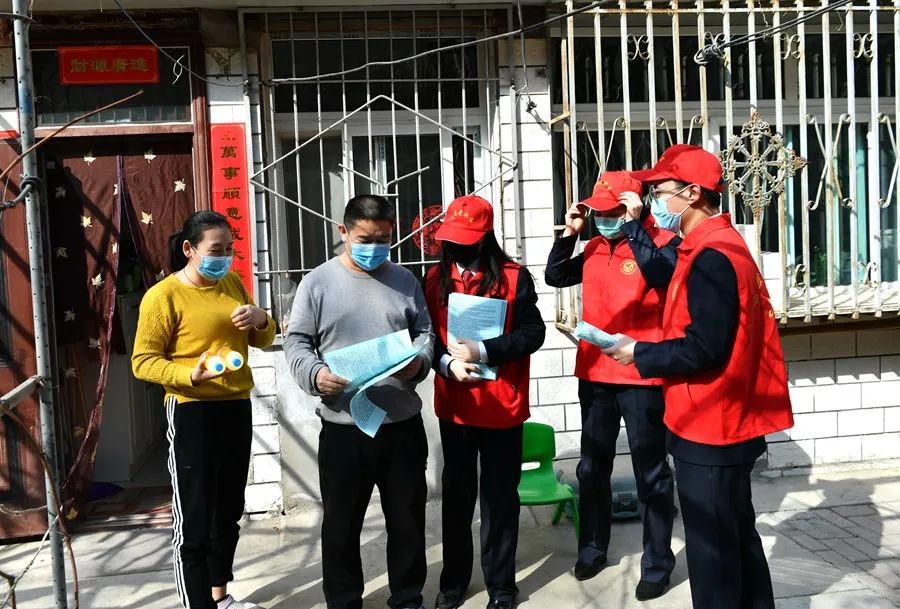 省法院志愿者服务队冲锋在前筑牢社区疫情防控安全线