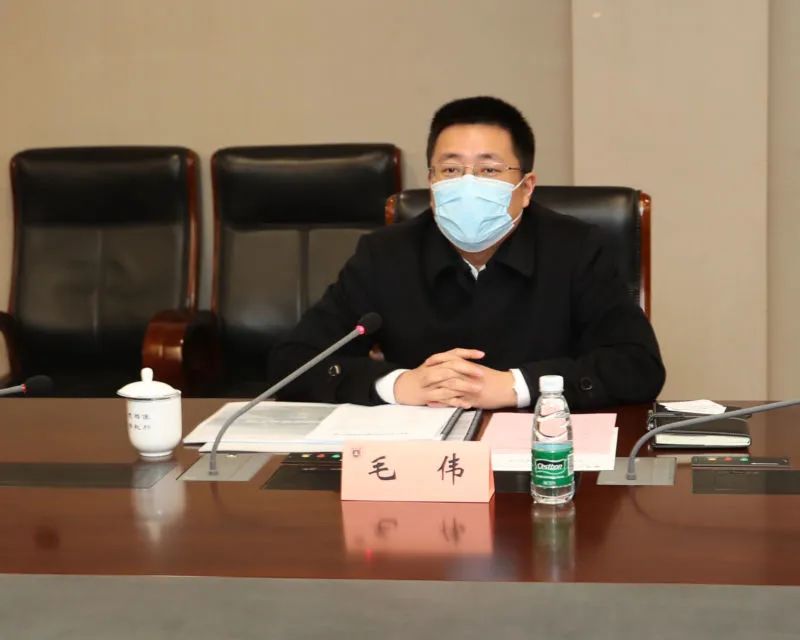 毛伟讲话 (佘治骏 摄影)谈哲敏,薛海林,王云骏,濮励杰等校领导和高新