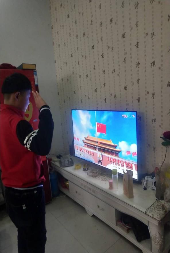 停课不停学涅阳二小举行线上升旗仪式