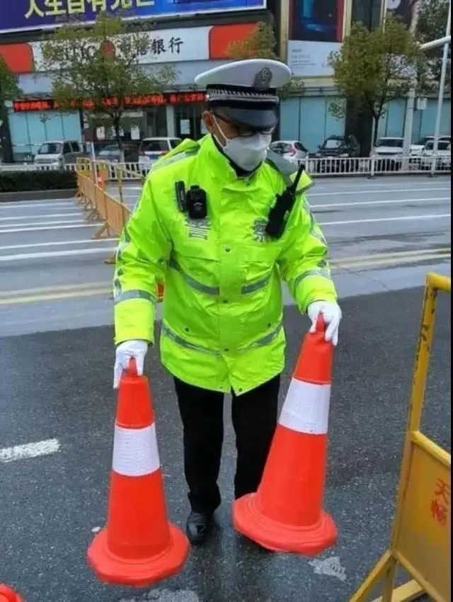 群英谱丨人民日报讲述五位湖北辅警的战疫故事