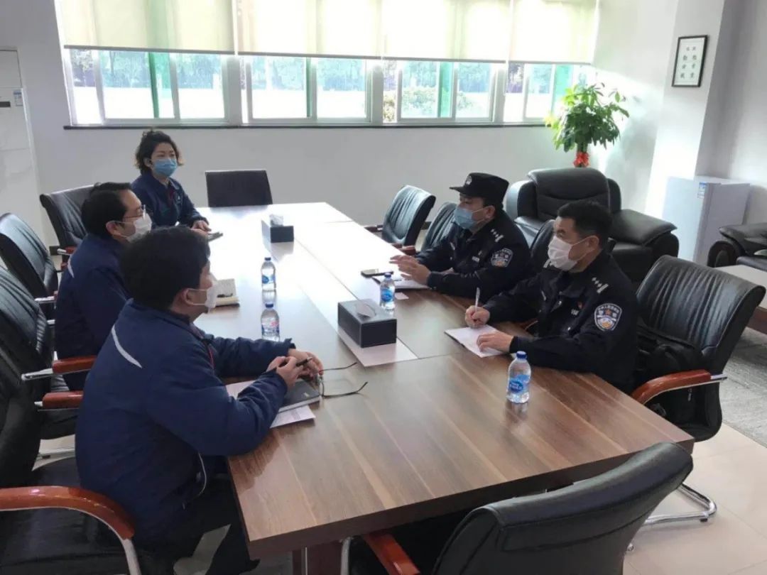 2月13日,从警35年的高新区公安分局魏村派出所社区民警刘广平及时协调