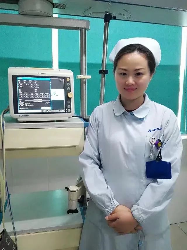 光荣松江区援鄂医疗队两名队员在武汉火线入党