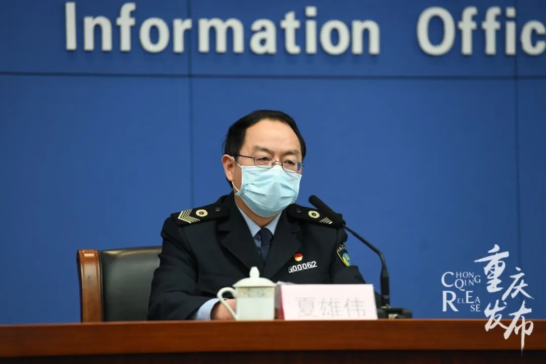 发布会上,市卫生健康综合行政执法总队副局长夏雄伟就新冠肺炎疫情