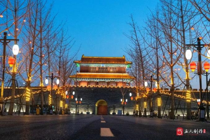 待得春来,须满十分.酒斟时,月色如银.清夜无尘