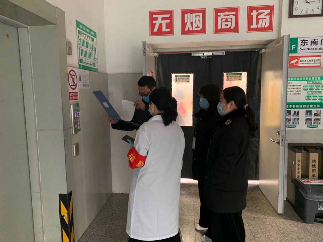 左璞是望都县卫生计生监督所副所长,分管公共场所,学校卫生,生活饮用