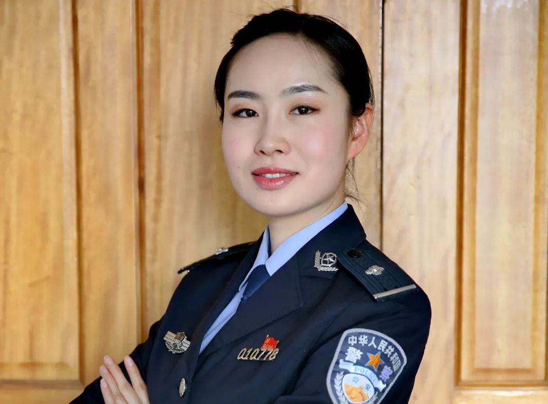 疫情当前女警担当致敬了不起的她们二