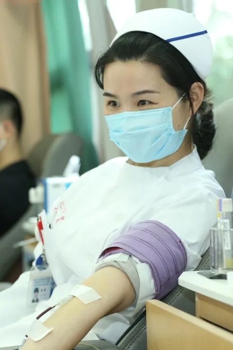 不上武汉就上闵行白衣天使为抗疫撸袖