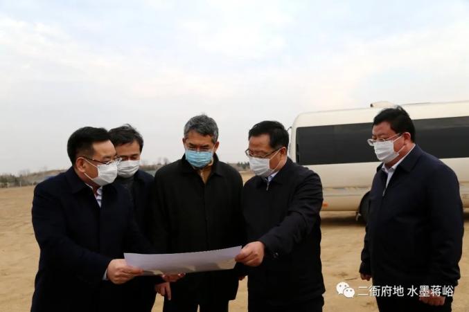 潍坊市发改委主任肖培灵一行到蒋峪镇调研省重大项目