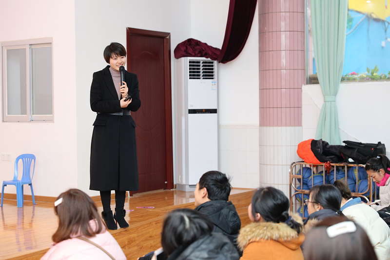 畫荻教育講師團在南昌市安義龍津小學安義幼兒園開展講座